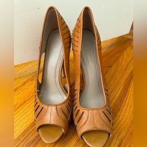 Vintage BCBGeneration tan fenestrated peep toe heels! Excellent condition. Size8